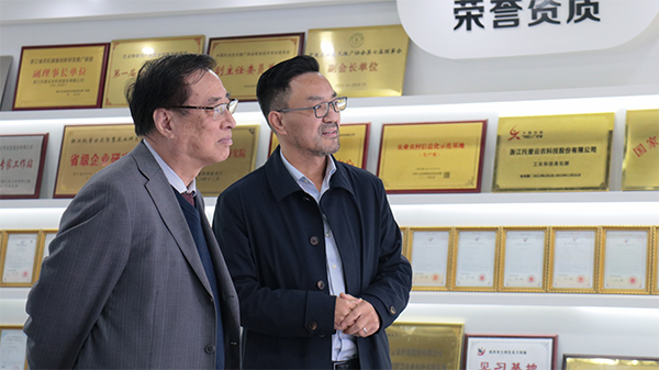 中國(guó)農(nóng)業(yè)科學(xué)院原院長(zhǎng)、中國(guó)農(nóng)業(yè)國(guó)際合作促進(jìn)會(huì)名譽(yù)會(huì)長(zhǎng)翟虎渠蒞臨托普云農(nóng)考察指導(dǎo)